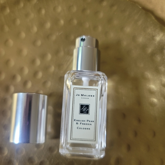 Used once Jo Malone English Pear & Freesia Cologne 9 mL - Picture 2 of 6